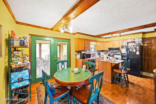 4406 Starks Dr, Louisville, KY 40218