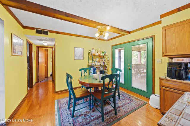 4406 Starks Dr, Louisville, KY 40218