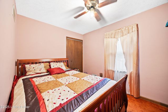 4406 Starks Dr, Louisville, KY 40218