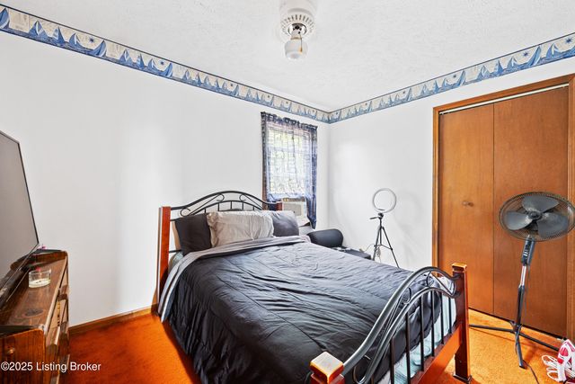 4406 Starks Dr, Louisville, KY 40218