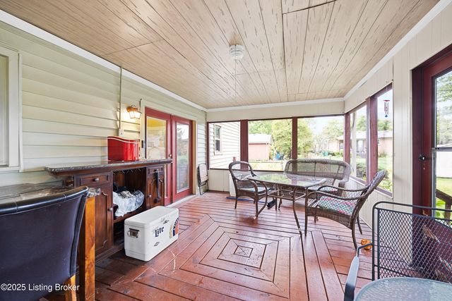 4406 Starks Dr, Louisville, KY 40218