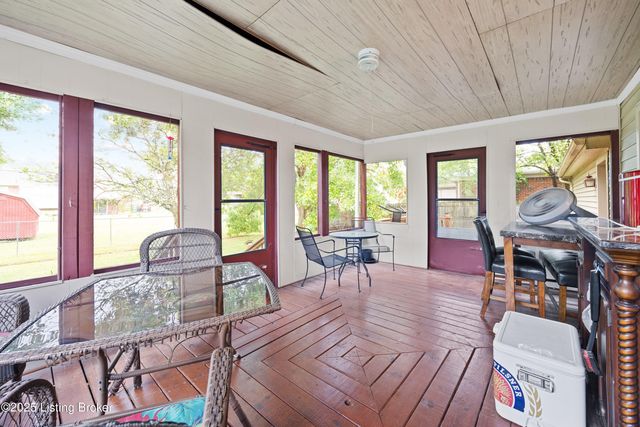 4406 Starks Dr, Louisville, KY 40218