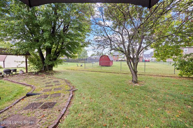 4406 Starks Dr, Louisville, KY 40218