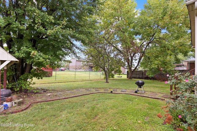 4406 Starks Dr, Louisville, KY 40218