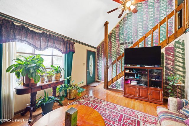 4406 Starks Dr, Louisville, KY 40218