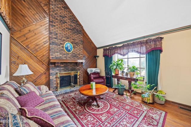 4406 Starks Dr, Louisville, KY 40218