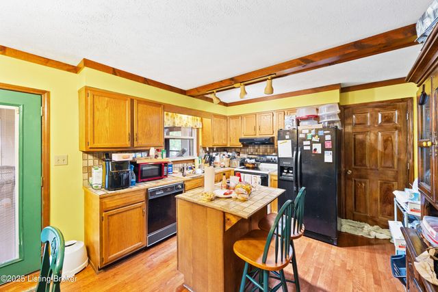 4406 Starks Dr, Louisville, KY 40218