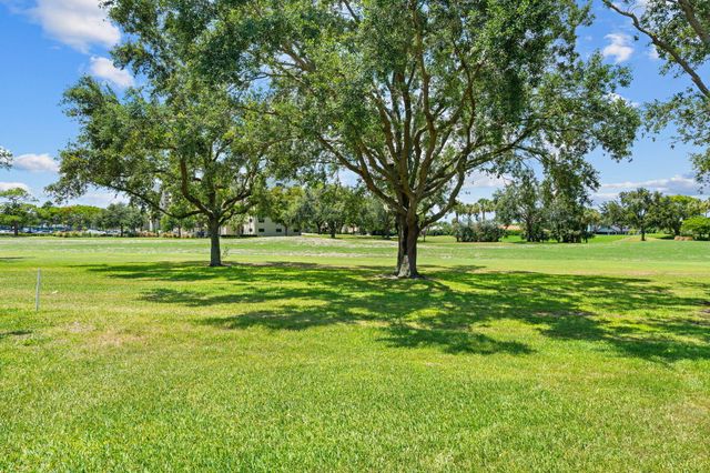 2247 Deer Creek Woodlands Way, Deerfield Beach, FL 33442