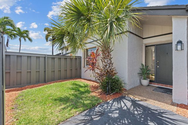 2247 Deer Creek Woodlands Way, Deerfield Beach, FL 33442
