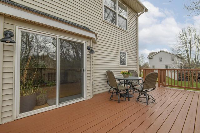 412 Red Pine CIRCLE, Dousman, WI 53118