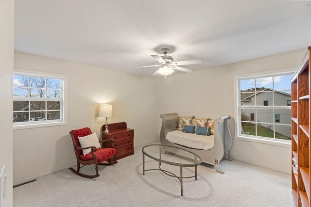412 Red Pine CIRCLE, Dousman, WI 53118