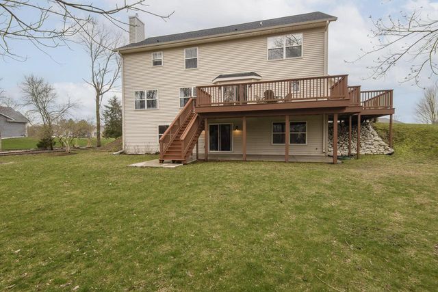 412 Red Pine CIRCLE, Dousman, WI 53118