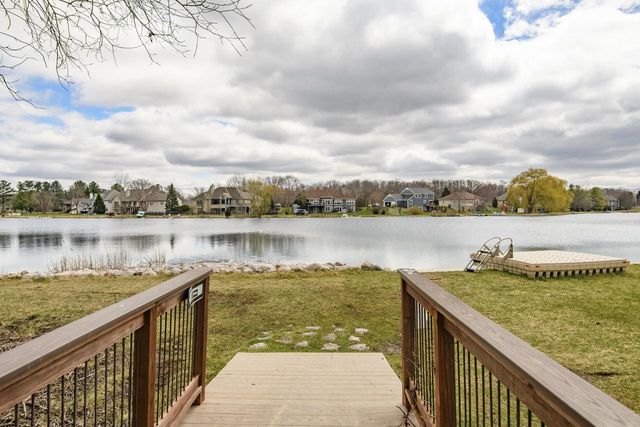 412 Red Pine CIRCLE, Dousman, WI 53118