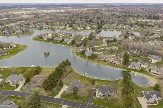 412 Red Pine CIRCLE, Dousman, WI 53118
