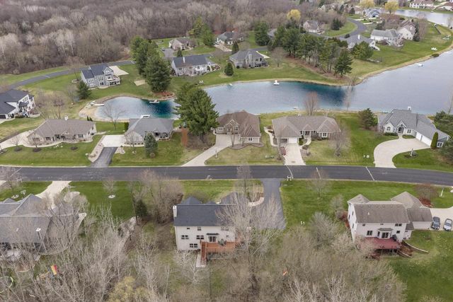 412 Red Pine CIRCLE, Dousman, WI 53118