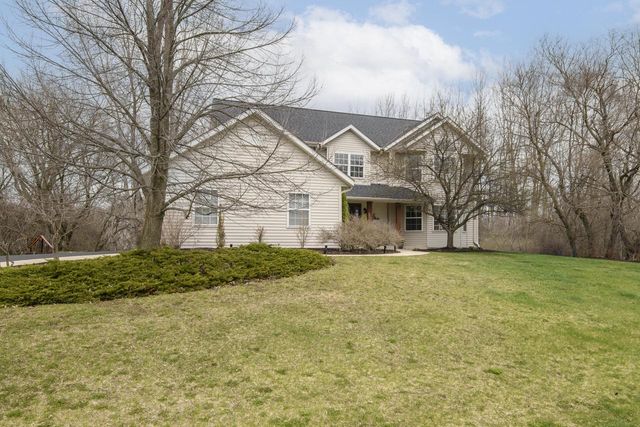 412 Red Pine CIRCLE, Dousman, WI 53118