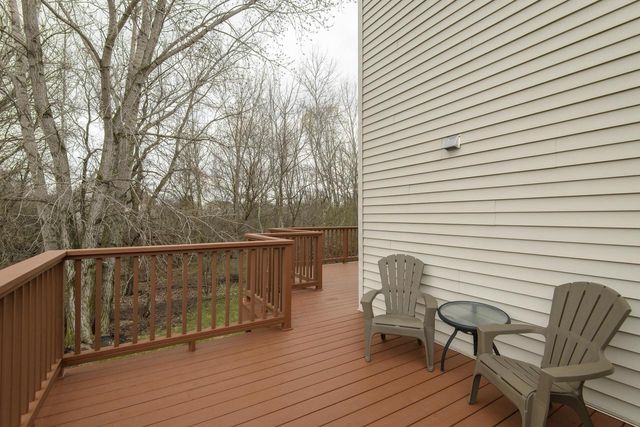 412 Red Pine CIRCLE, Dousman, WI 53118