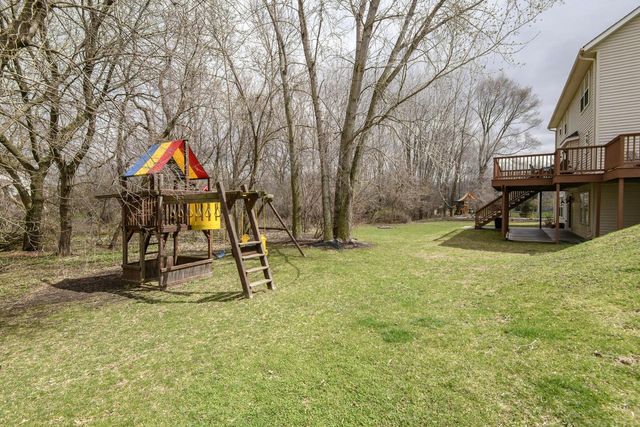 412 Red Pine CIRCLE, Dousman, WI 53118