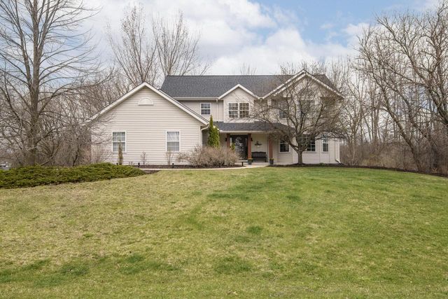412 Red Pine CIRCLE, Dousman, WI 53118