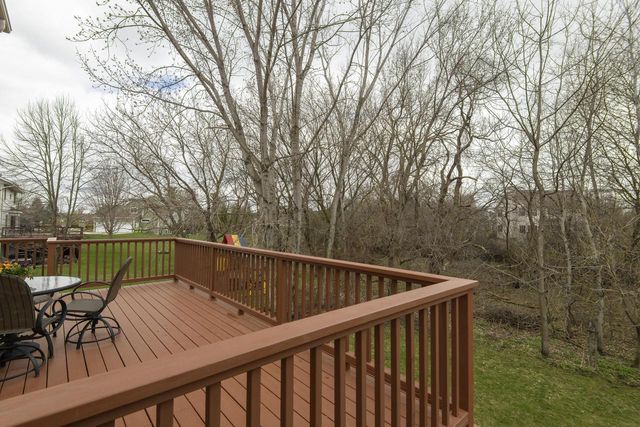 412 Red Pine CIRCLE, Dousman, WI 53118