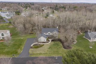 412 Red Pine CIRCLE, Dousman, WI 53118
