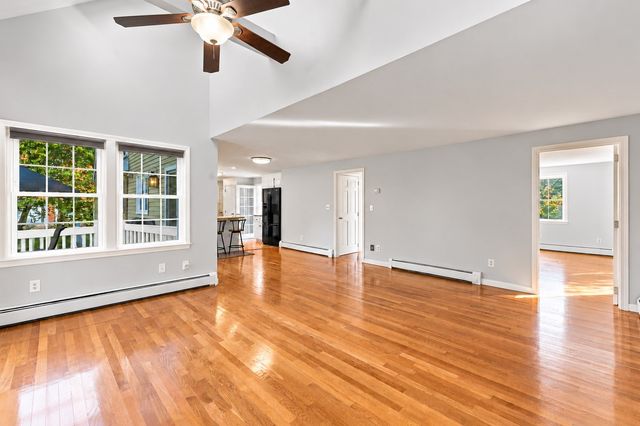 293 Davis St, Northborough, MA 01532