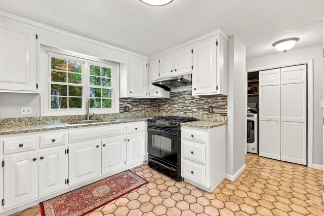 293 Davis St, Northborough, MA 01532