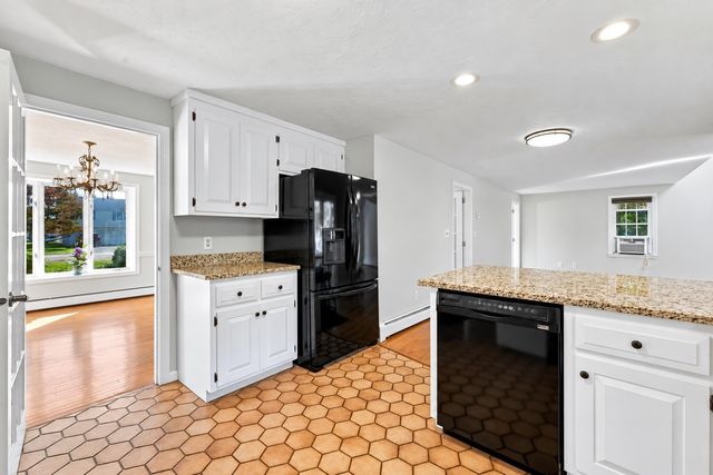 293 Davis St, Northborough, MA 01532