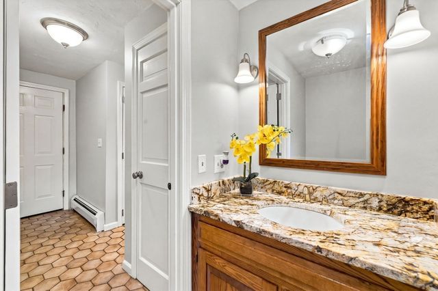 293 Davis St, Northborough, MA 01532