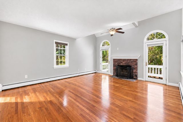 293 Davis St, Northborough, MA 01532
