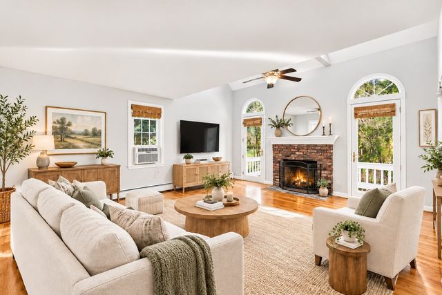 293 Davis St, Northborough, MA 01532