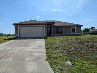 1725 NW 11th CT, Cape Coral, FL 33993
