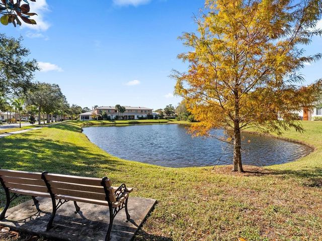 2522 Stockbridge Square, Vero Beach, FL 32962