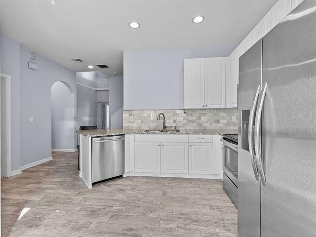 2522 Stockbridge Square, Vero Beach, FL 32962