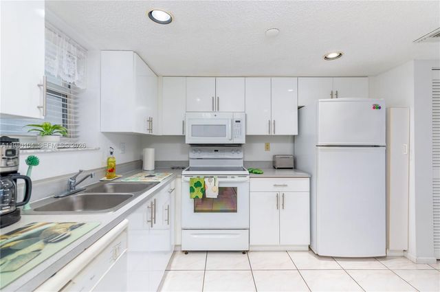 17801 N Bay Rd 607, Sunny Isles Beach, FL 33160