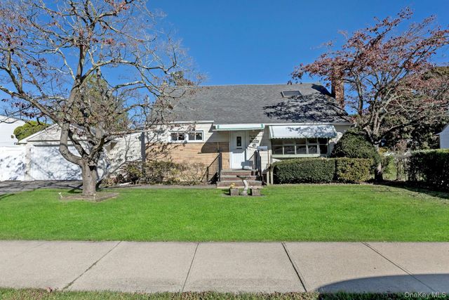 105 N Oak Street, Massapequa, NY 11758