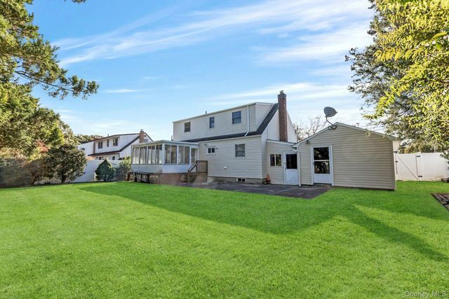 105 N Oak Street, Massapequa, NY 11758