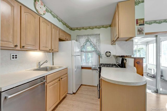 105 N Oak Street, Massapequa, NY 11758