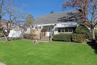 105 N Oak Street, Massapequa, NY 11758