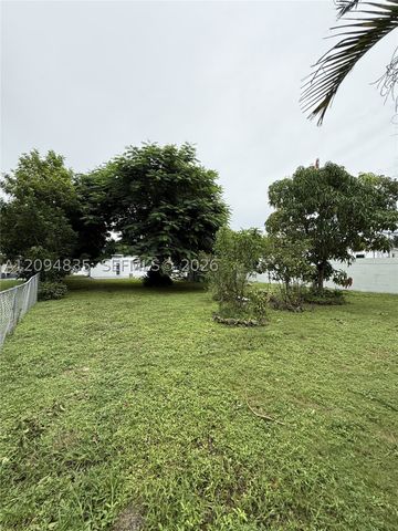 2610 Pierce St, Hollywood, FL 33020