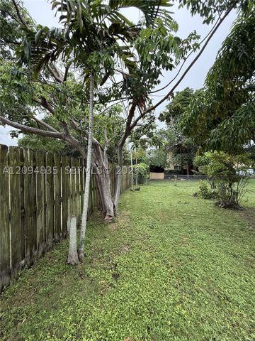 2610 Pierce St, Hollywood, FL 33020