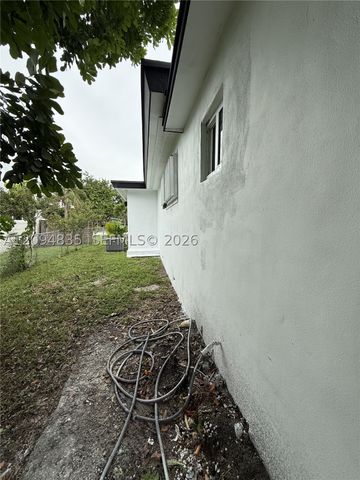 2610 Pierce St, Hollywood, FL 33020