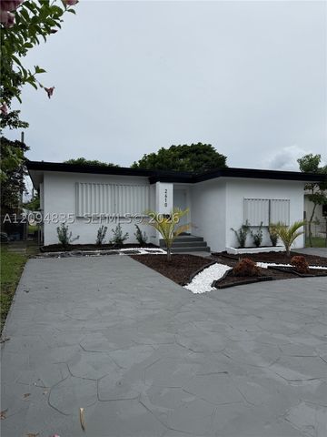 2610 Pierce St, Hollywood, FL 33020