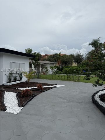 2610 Pierce St, Hollywood, FL 33020