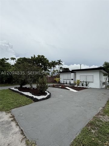 2610 Pierce St, Hollywood, FL 33020
