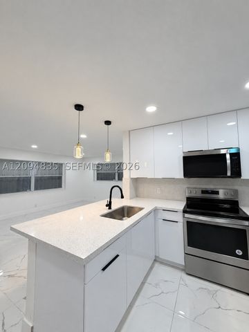 2610 Pierce St, Hollywood, FL 33020