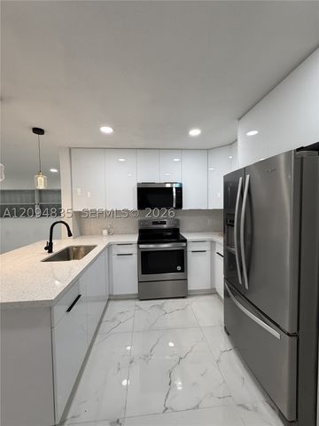 2610 Pierce St, Hollywood, FL 33020