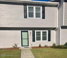 2 Port West Court C, Swansboro, NC 28584