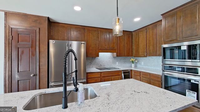 289 Lake Trace Drive, Thomasville, GA 31757