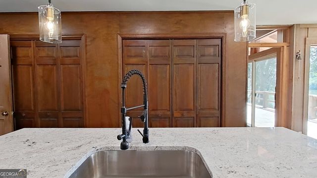 289 Lake Trace Drive, Thomasville, GA 31757